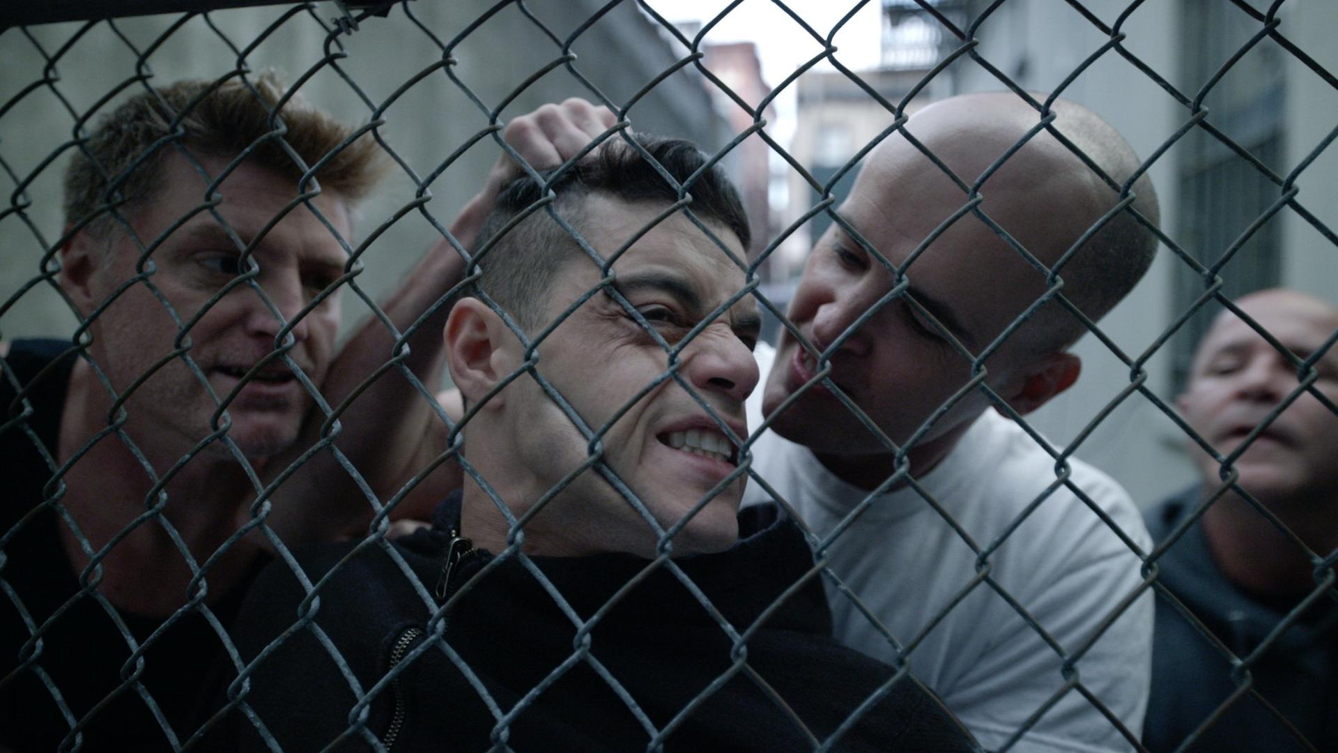 Still from eps2.5_h4ndshake.sme