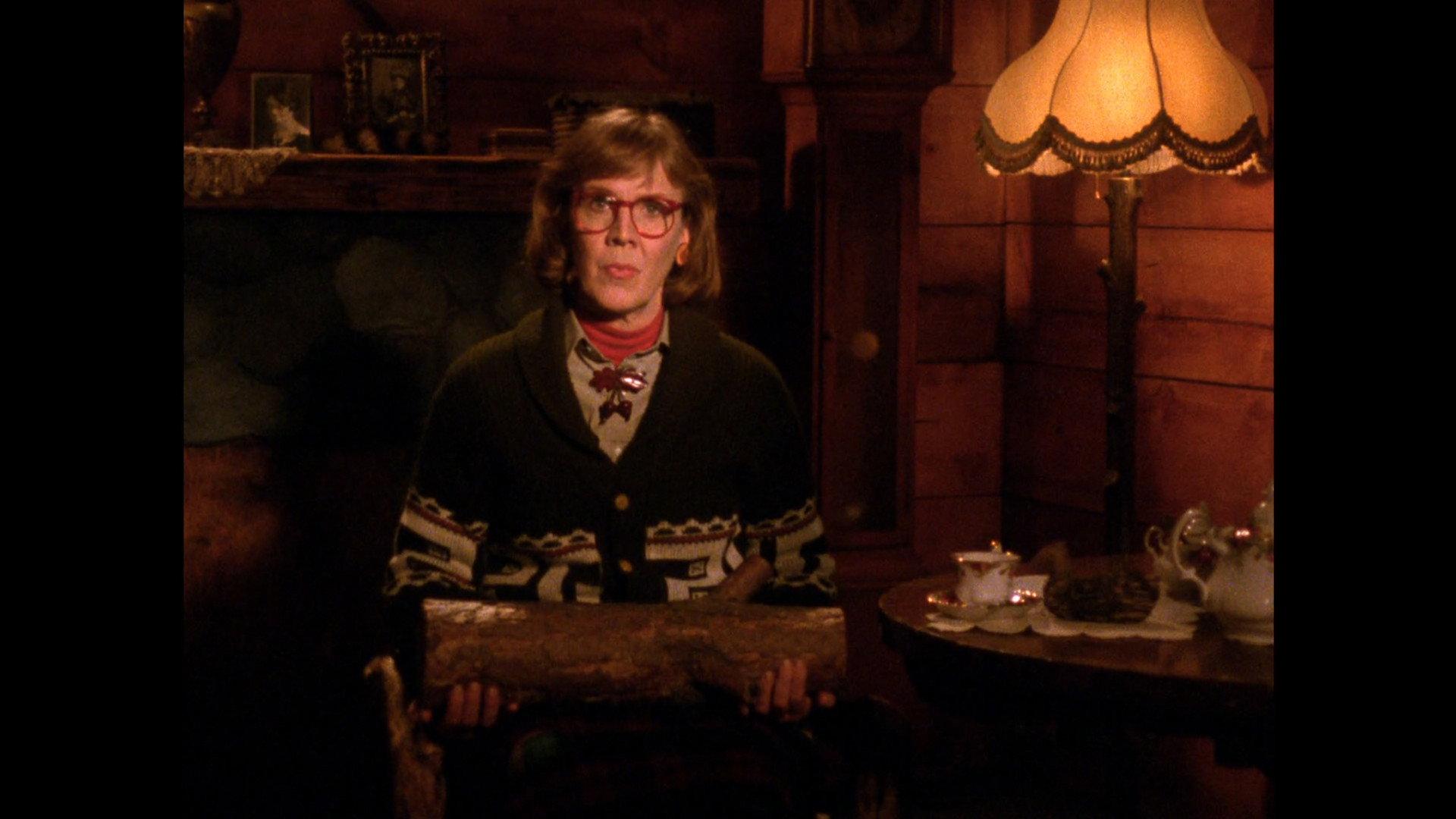 Still from Log Lady Introduction - S02E21