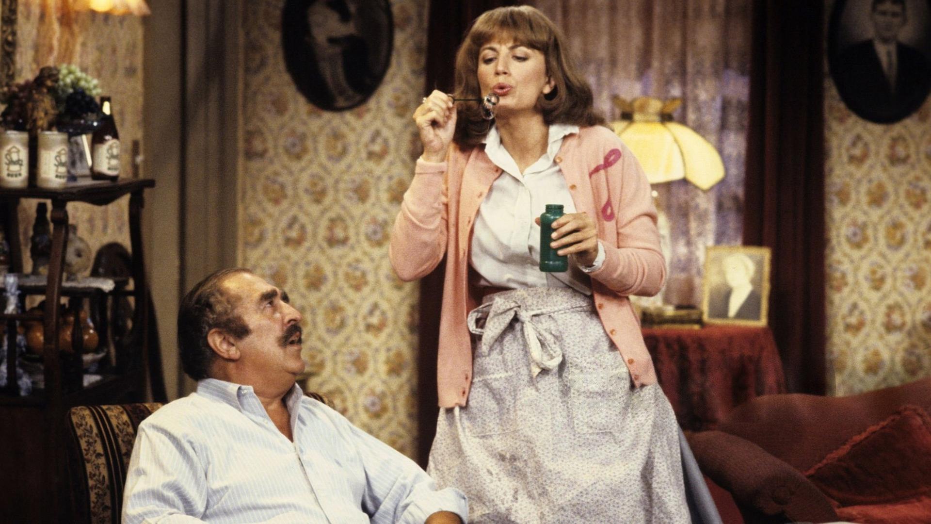 Still from Laverne and Shirley Move In