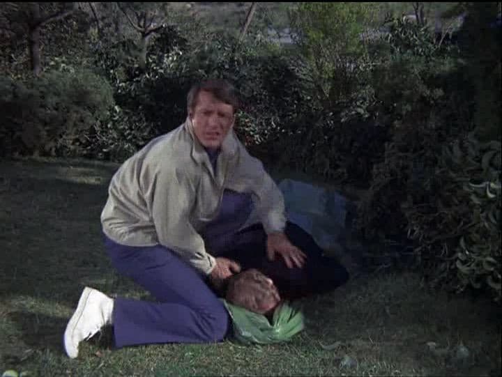 Still from If a Body See a Body
